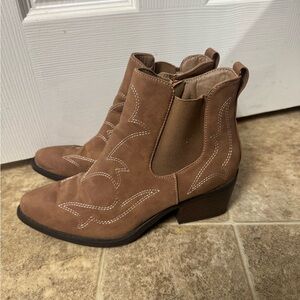 Serra Tan Ankle Boots with White Stitching